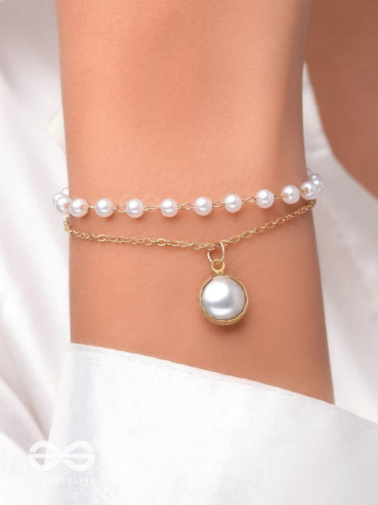 Elegant Pearl & Gold Chain Bracelet