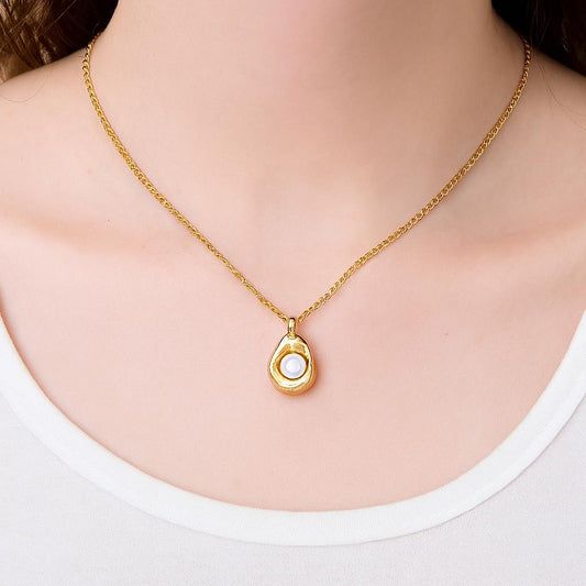 Golden Dewdrop Pearl Pendant